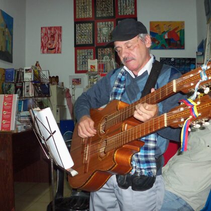 Cantor: Gustavo Bazán.