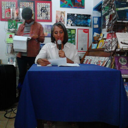 Poeta Gyglia Morán. Recital Librería Ifigenia, Mérida. Dic-2018