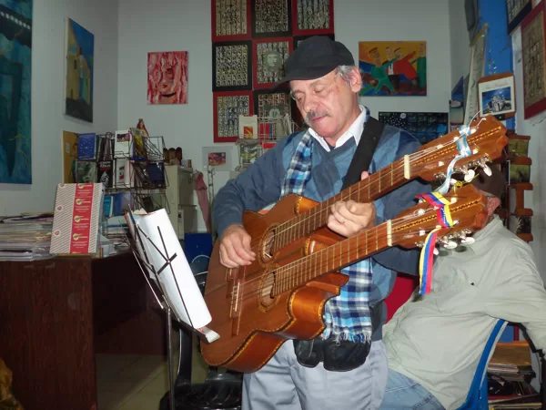 Cantor: Gustavo Bazán.