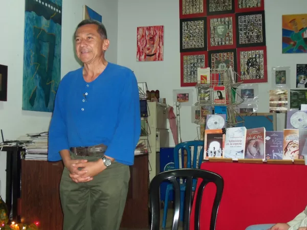Poeta Héctor López.