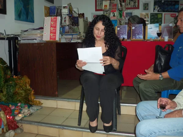 Poeta Gabriela Román.